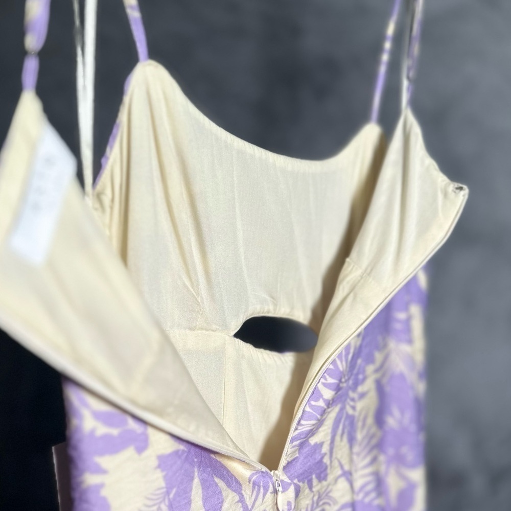 🅽🅴🆆 ASTR Keyhole Wrap Spaghetti Strap Dress, Lavender Floral, XS - Picture 10 of 16